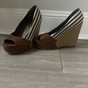 Navy wedges